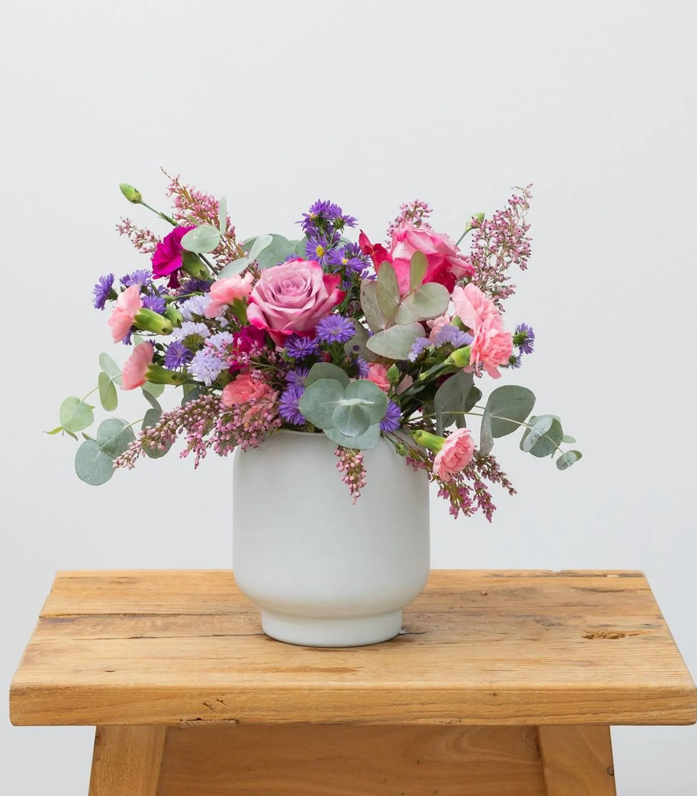 mini-jarron-con-rosa-bicolor-y-aster-blanco