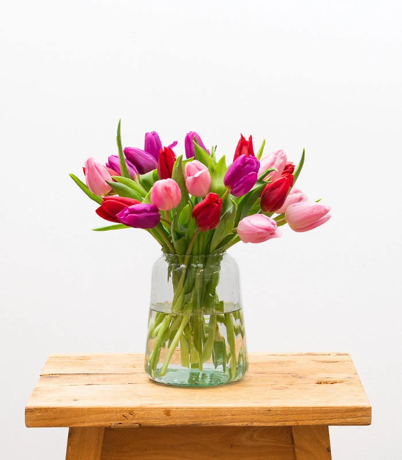 noa-mini-jarron-tulipanes-rosas-rojos-malvas-cristal